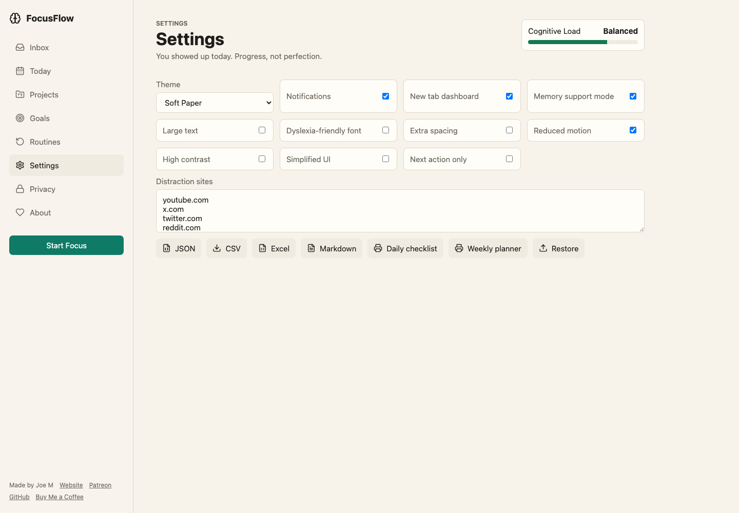 FocusFlow settings showing light, dark, focus, and clarity theme controls